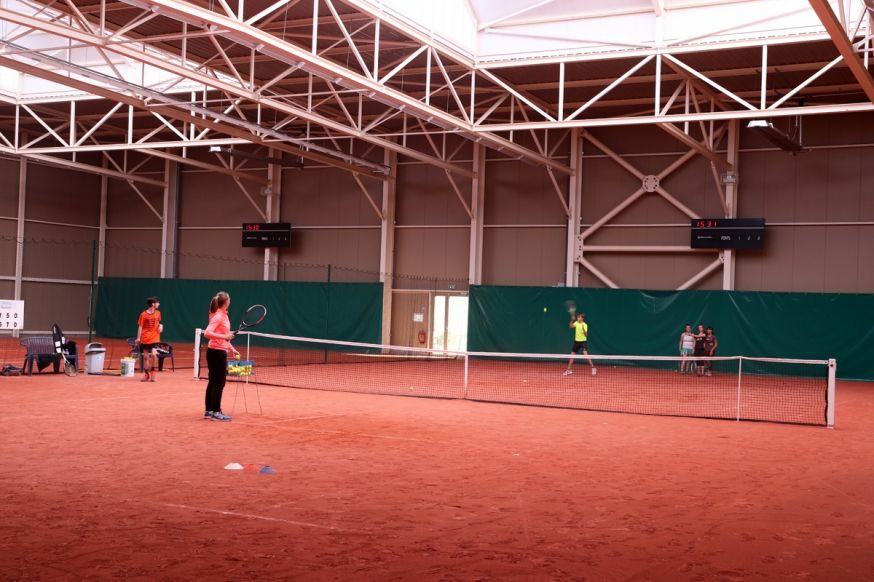 Court Indoor Tennis